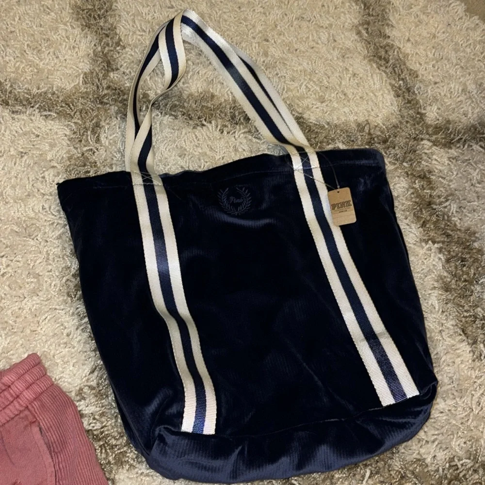 Ultra premium thick woven curved hem shorts size small nwt - Picture 4 of 6